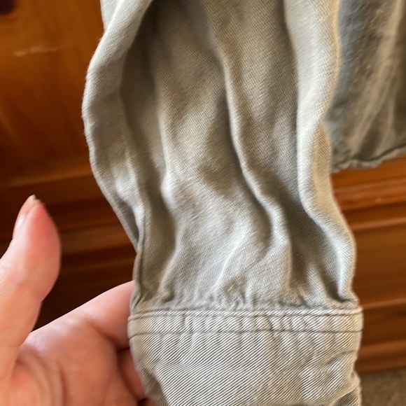 AEO 🦅 Olive Top 💚 - Picture 12 of 17